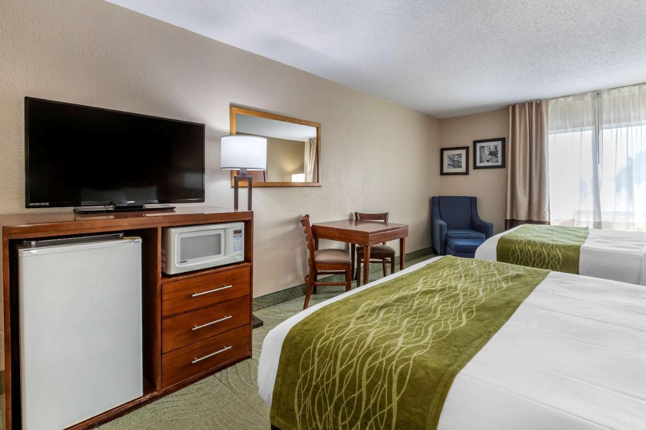 Comfort Inn Muscatine Near Hwy 61 Exterior photo