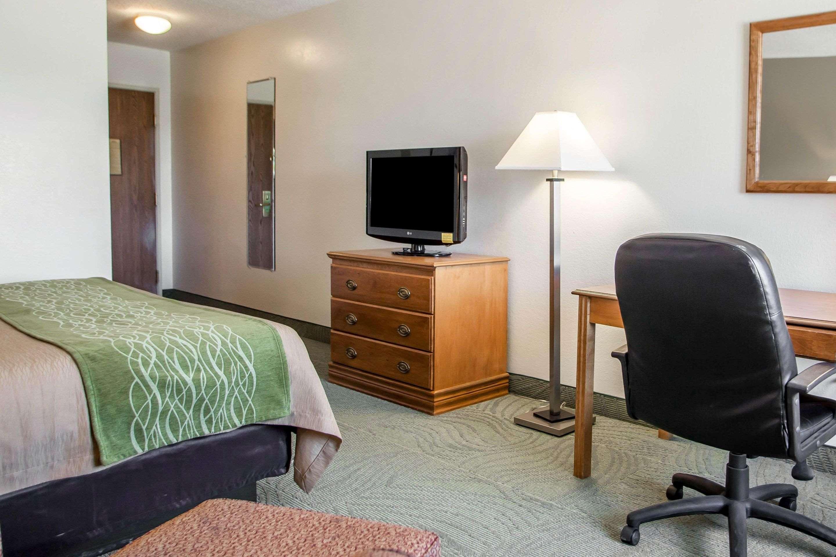 Comfort Inn Muscatine Near Hwy 61 Exterior photo