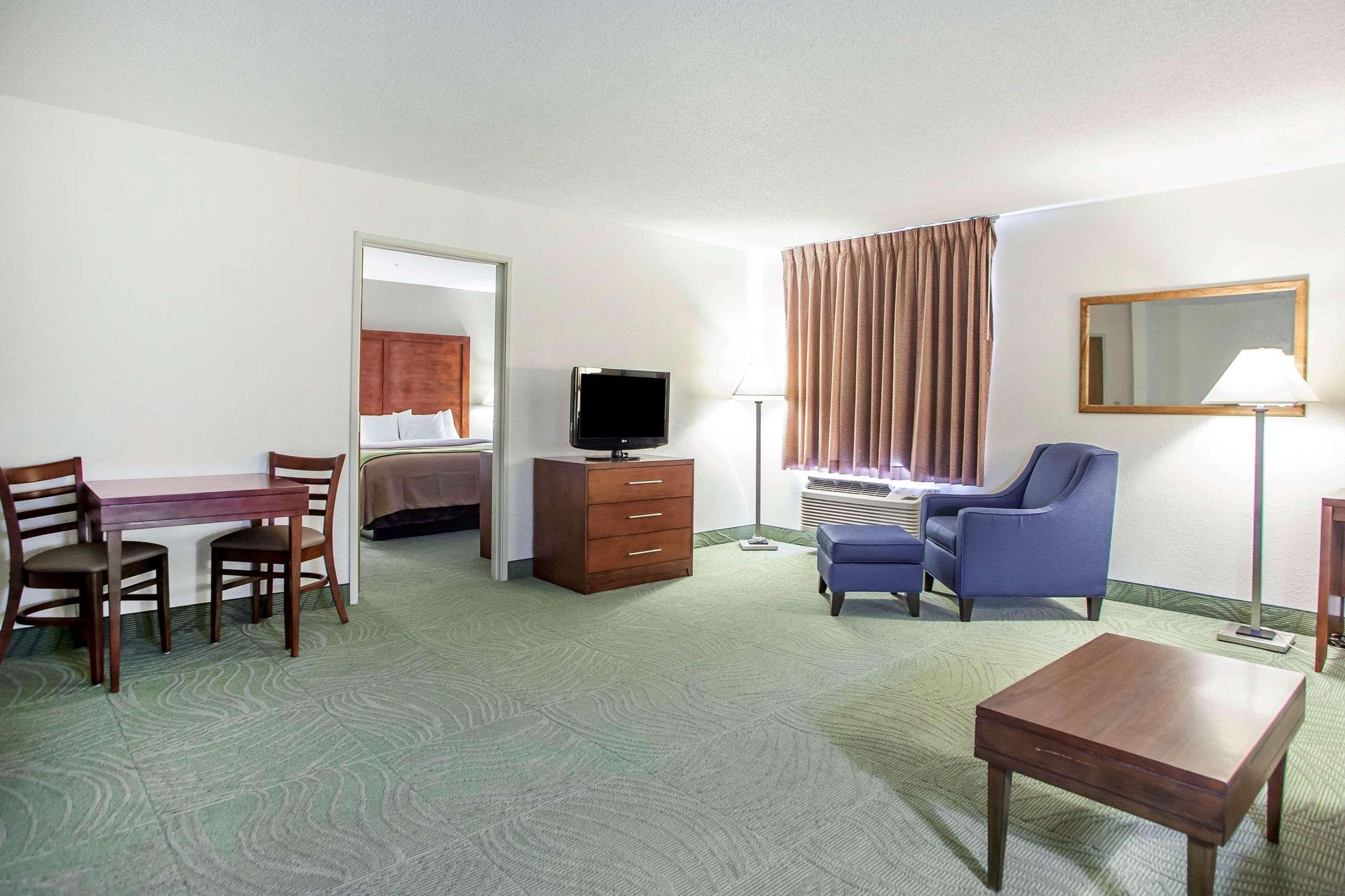Comfort Inn Muscatine Near Hwy 61 Exterior photo